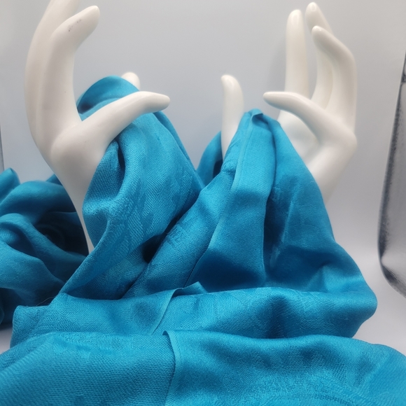 Rotary International Turquoise Scarf - Picture 4 of 5